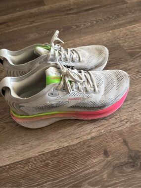 Brooks Women’s Adrenaline GTS 25 Running Shoes